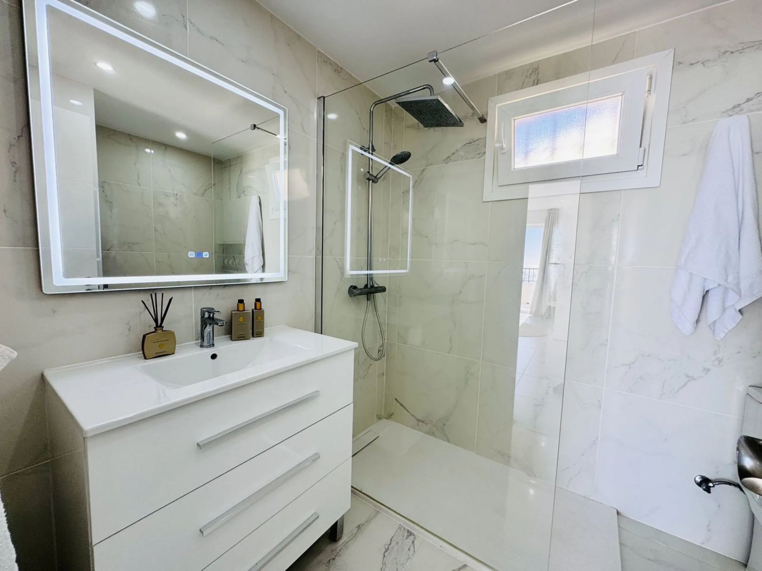 Stylish, fully renovated townhouse in the heart of Mijas Costa just steps from Fuengirola's beach walk, ideal as a permanent home, holiday residence or investement with excellent rental potential.