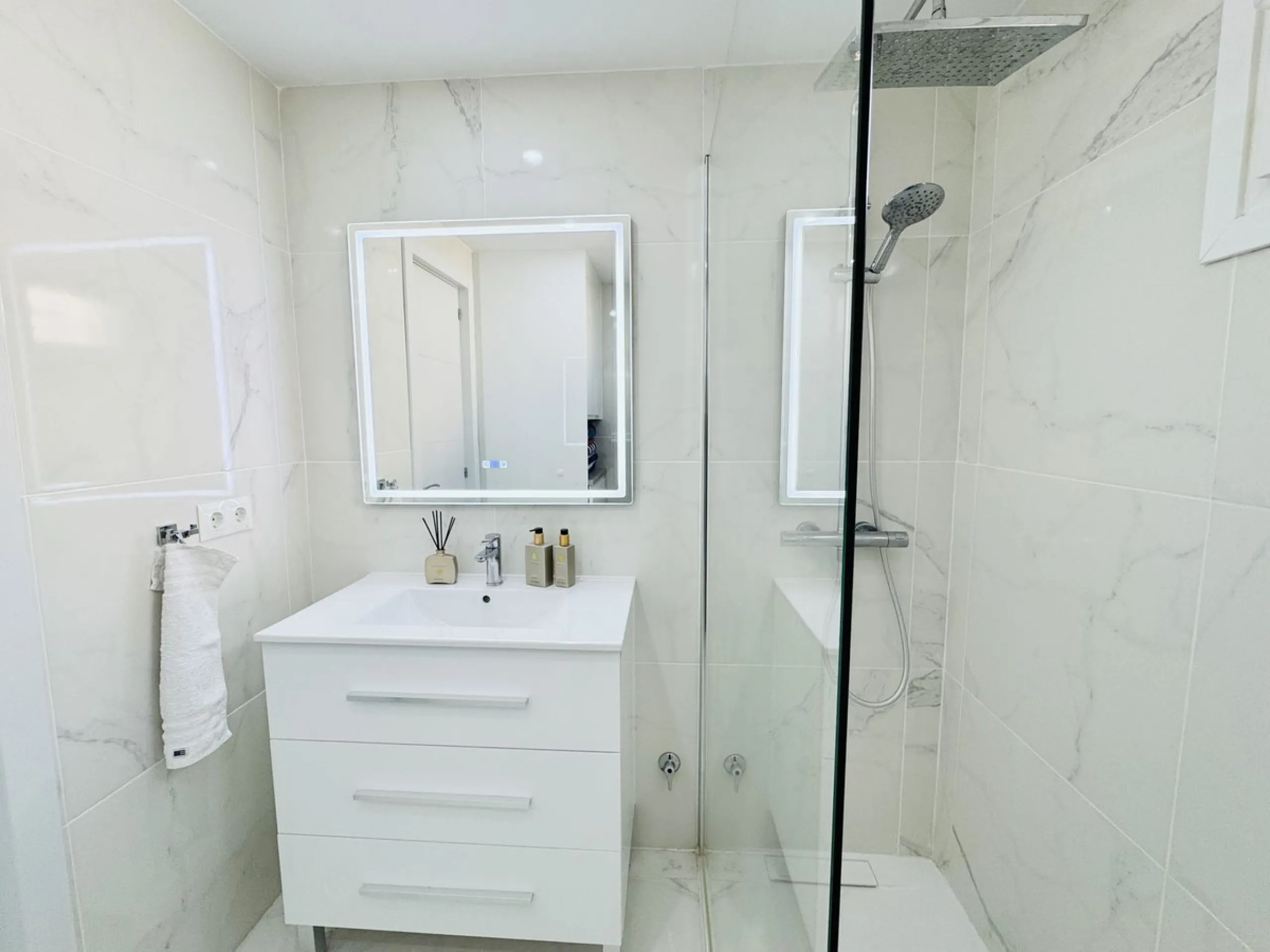 Stylish, fully renovated townhouse in the heart of Mijas Costa just steps from Fuengirola's beach walk, ideal as a permanent home, holiday residence or investement with excellent rental potential.