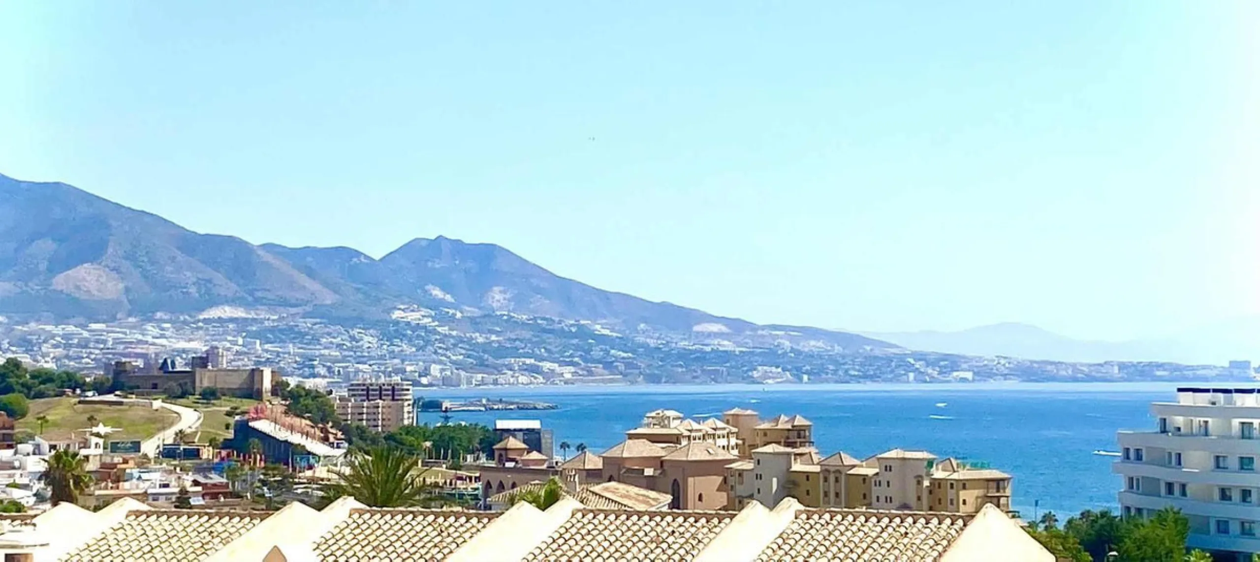 Stylish, fully renovated townhouse in the heart of Mijas Costa just steps from Fuengirola's beach walk, ideal as a permanent home, holiday residence or investement with excellent rental potential.