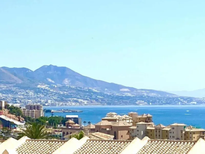 Stylish, fully renovated townhouse in the heart of Mijas Costa just steps from Fuengirola's beach walk, ideal as a permanent home, holiday residence or investement with excellent rental potential.