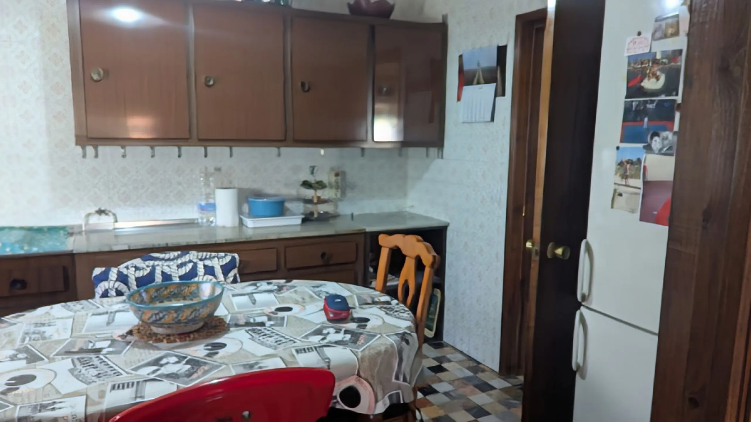 Прекрасный отдельно стоящий двухэтажный дом, расположенный в самом центре Alhaurín de la Torre — идеальный вариант для тех, кто ищет простор, уединение и престижное местоположение