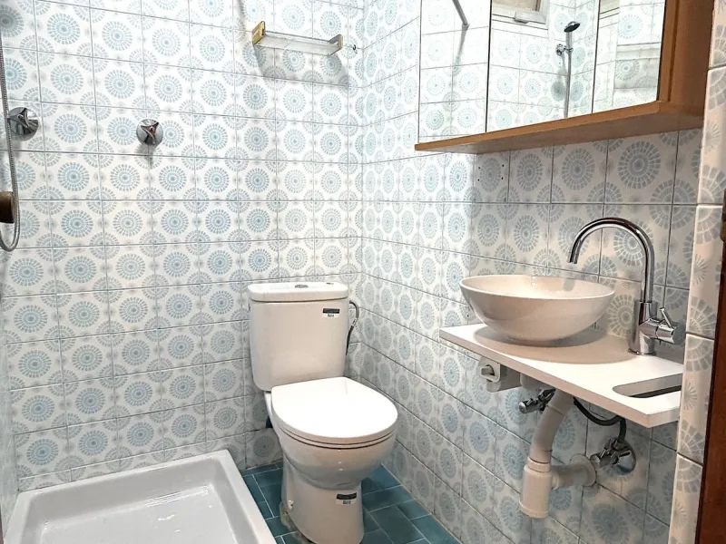 We are pleased to present this spacious property with excellent potential, ideal both as a permanent residence and as a smart investment opportunity.