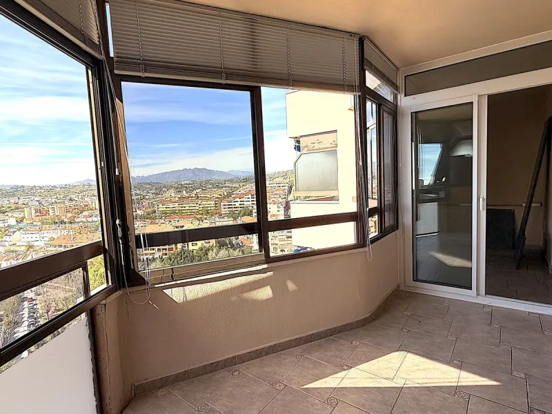 We are pleased to present this spacious property with excellent potential, ideal both as a permanent residence and as a smart investment opportunity.