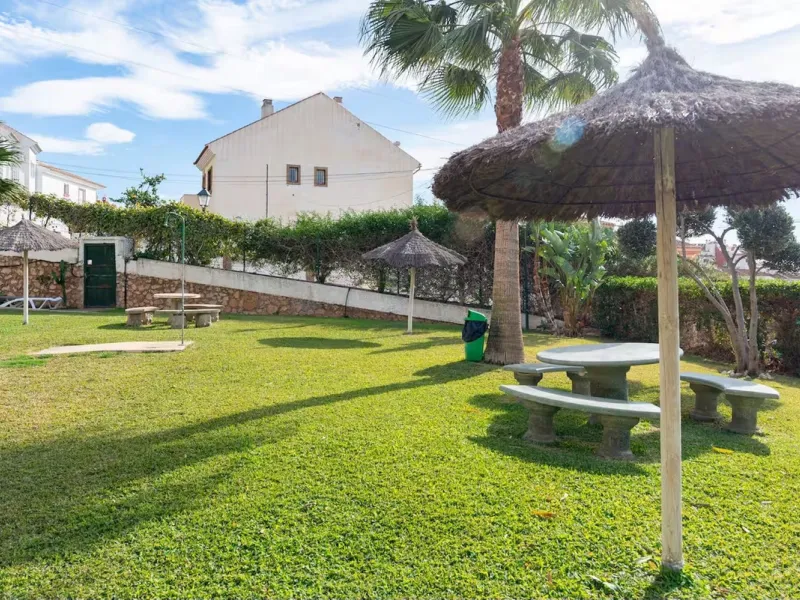We are pleased to present this spacious property with excellent potential, ideal both as a permanent residence and as a smart investment opportunity.