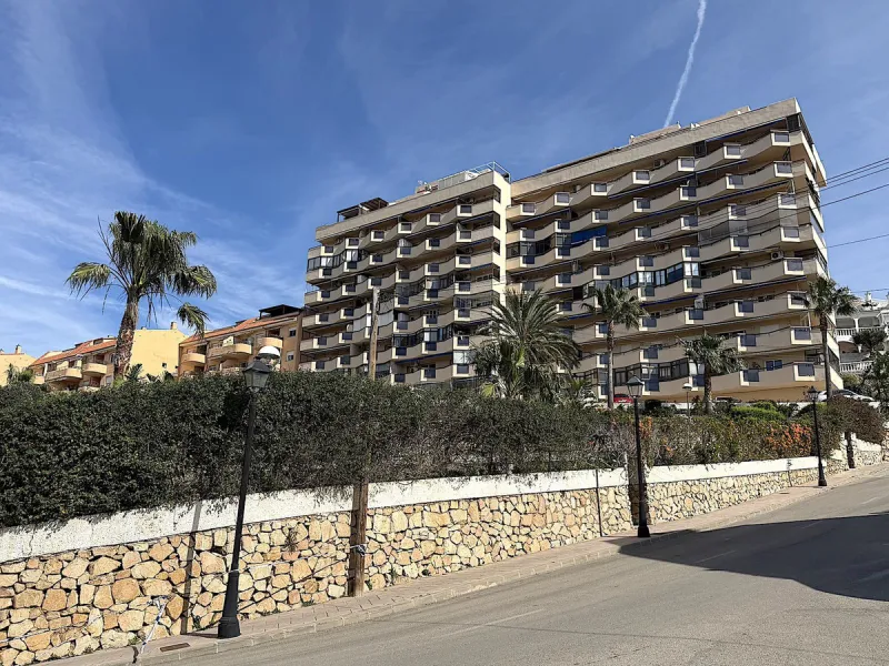 We are pleased to present this spacious property with excellent potential, ideal both as a permanent residence and as a smart investment opportunity.