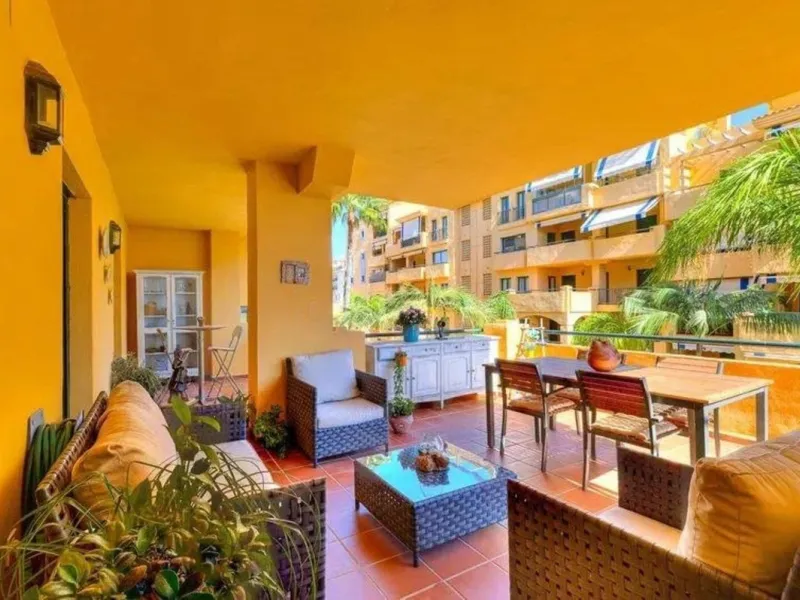 Apartment - Middle Floor Apartment в продаже в Marbella, Málaga. В доме 3 спален и 3 ванных комнат. Площадь дома 118 м²