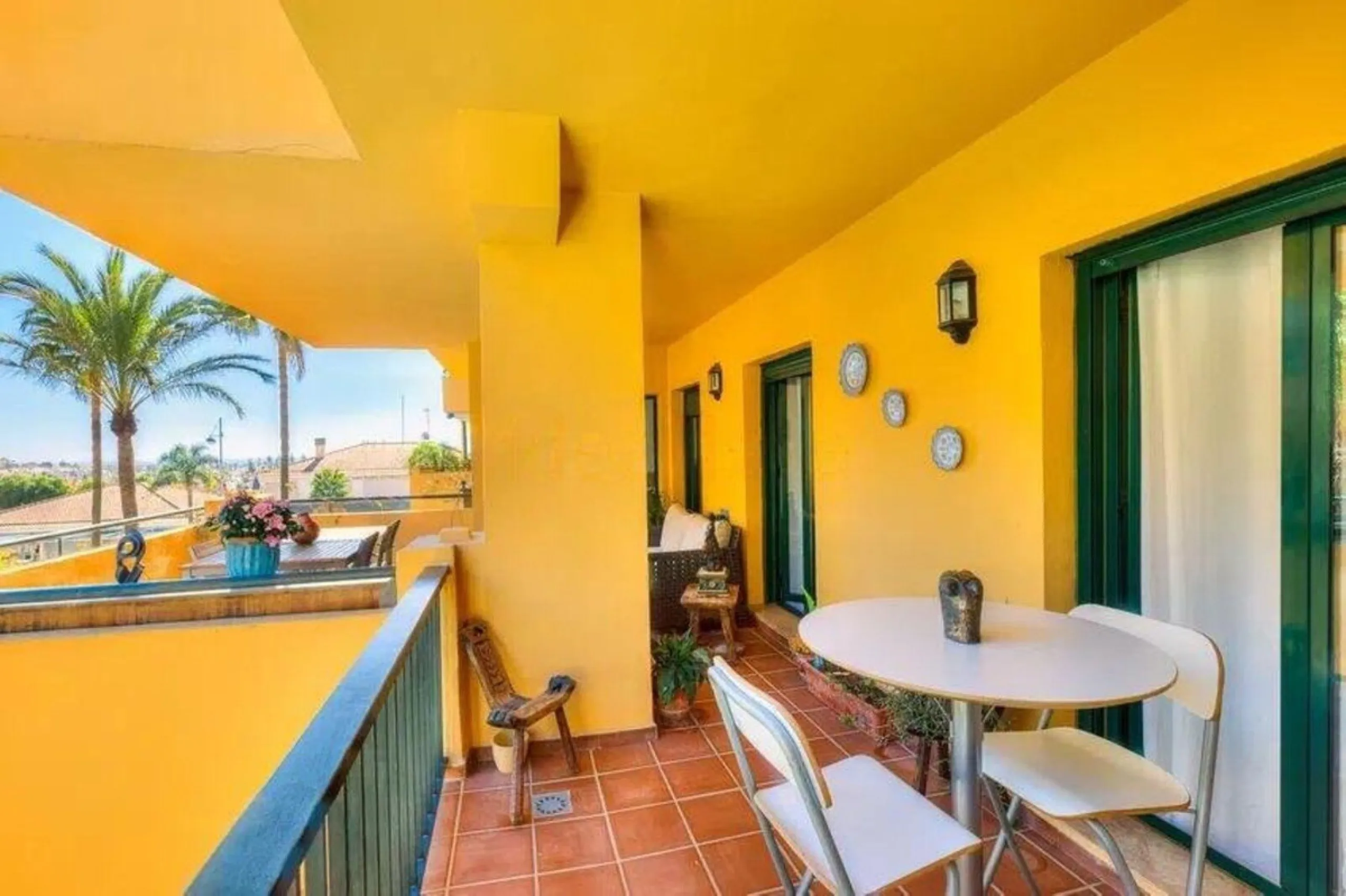Exclusive apartment near the beach, and just 3 km from Puerto Banús, you will find a well-kept, quiet residential area that is perfectly connected to everything.