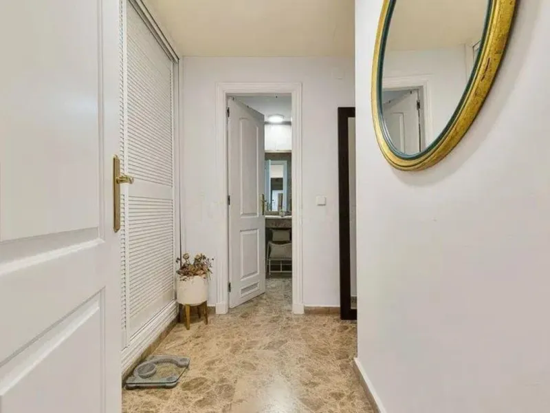 Exclusive apartment near the beach, and just 3 km from Puerto Banús, you will find a well-kept, quiet residential area that is perfectly connected to everything.