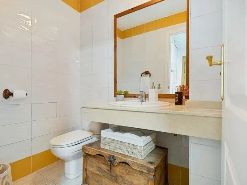 Exclusive apartment near the beach, and just 3 km from Puerto Banús, you will find a well-kept, quiet residential area that is perfectly connected to everything.