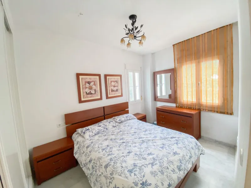 We present this exclusive duplex penthouse located in one of the most prestigious communities on Marbella's Golden Mile. (Marbella Real)