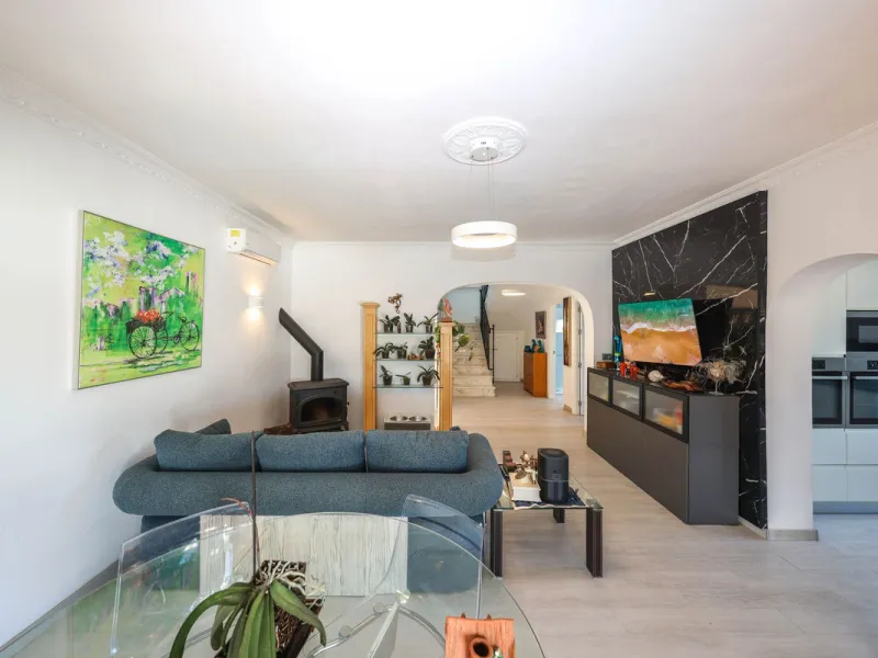 Upgraded Modern Villa with Solar Panels