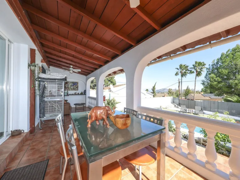 Upgraded Modern Villa with Solar Panels