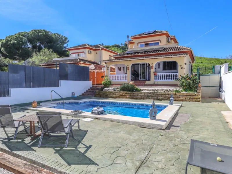 Upgraded Modern Villa with Solar Panels