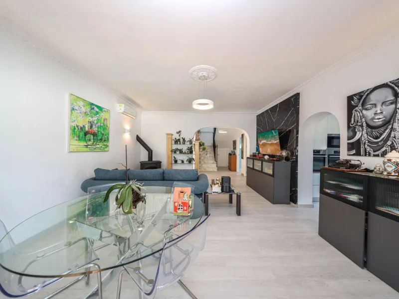 Upgraded Modern Villa with Solar Panels
