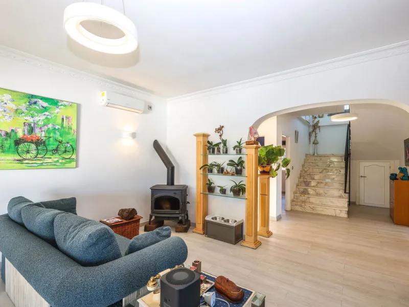 Upgraded Modern Villa with Solar Panels