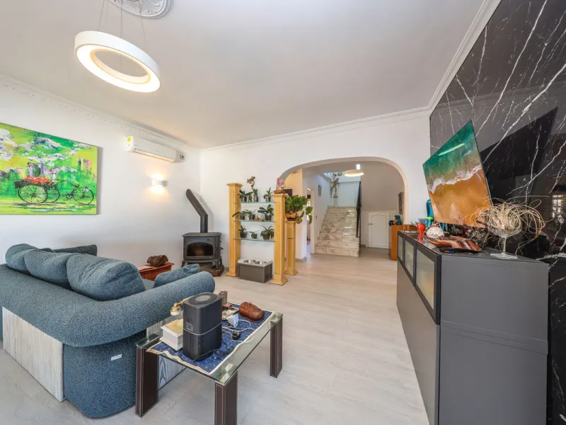 Upgraded Modern Villa with Solar Panels