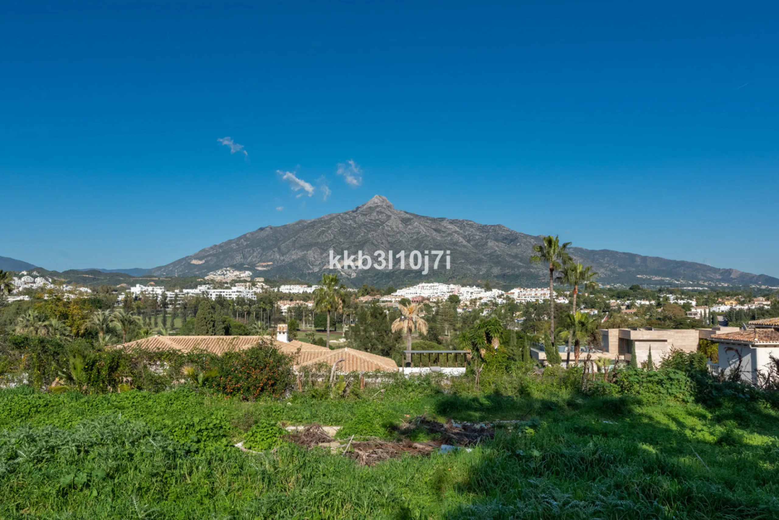 Situated in one of the most desirable residential areas of Nueva Andalucía, this impressive new-build villa currently under construction represents a rare opportunity to acquire a contemporary home with spectacular views of the Mediterranean Sea and the i