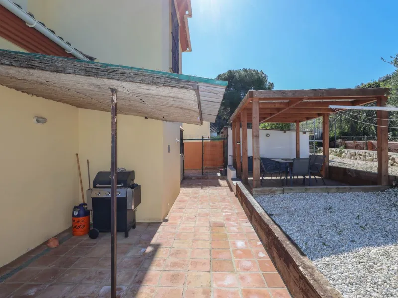 Upgraded Modern Villa with Solar Panels