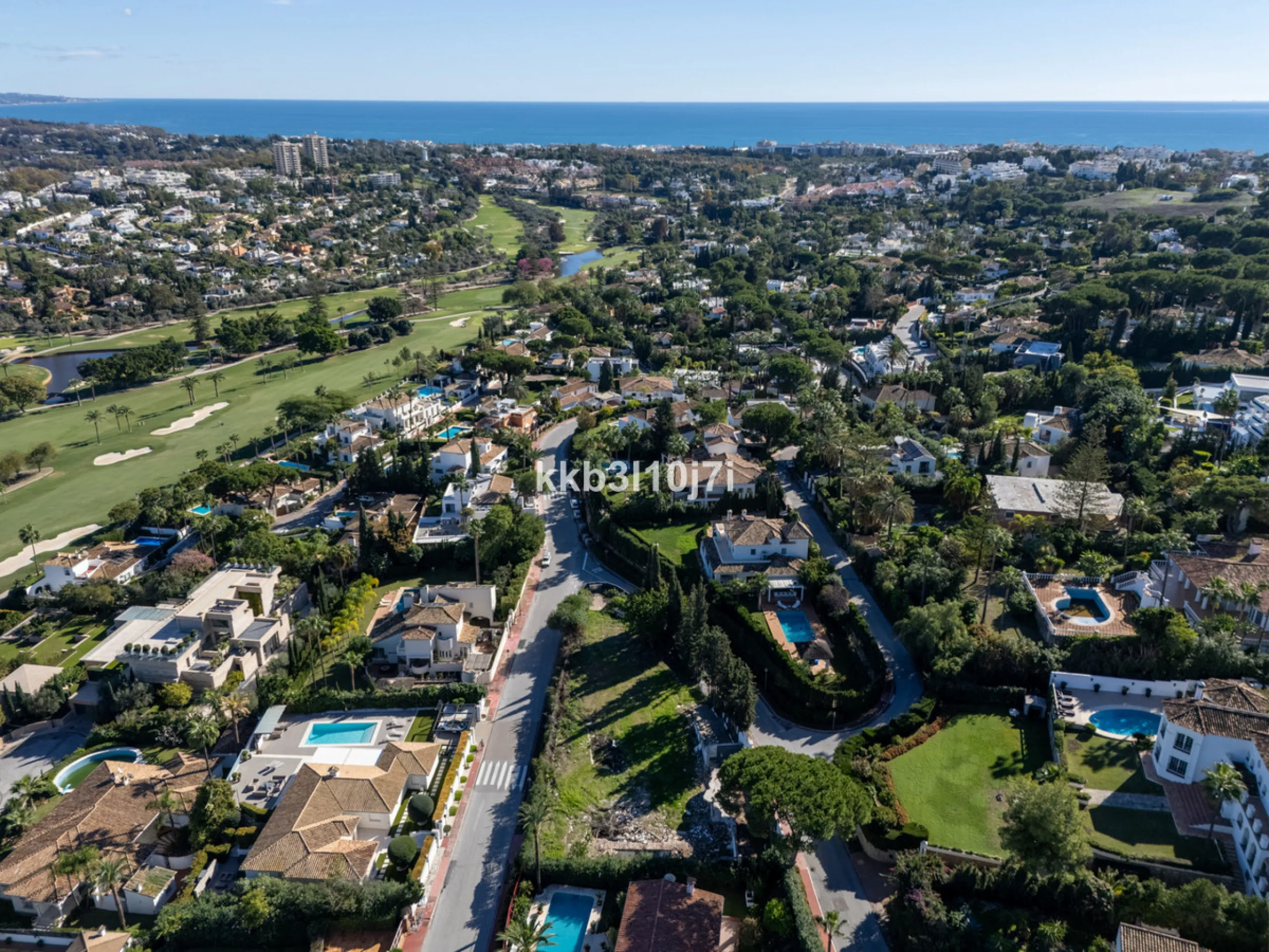 Situated in one of the most desirable residential areas of Nueva Andalucía, this impressive new-build villa currently under construction represents a rare opportunity to acquire a contemporary home with spectacular views of the Mediterranean Sea and the i
