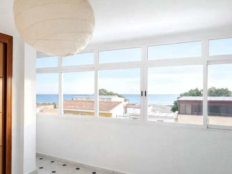 Unique Opportunity! Bright duplex with sea views in El Palo