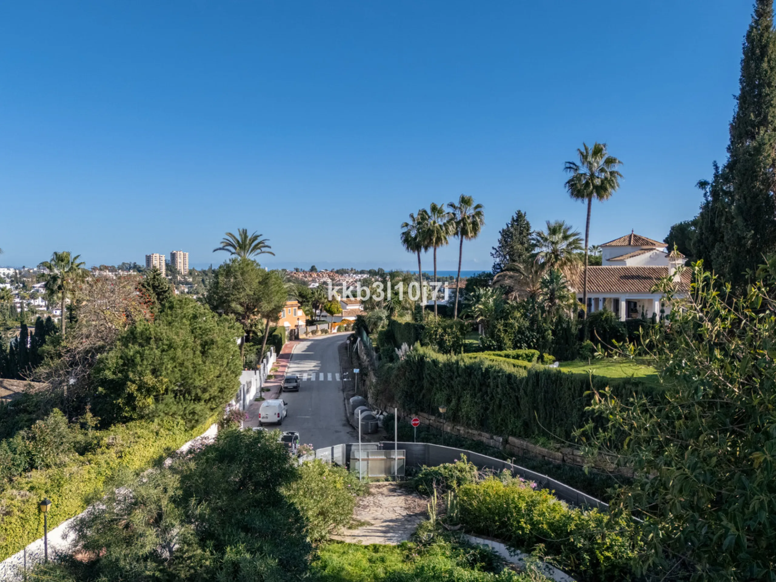 Situated in one of the most desirable residential areas of Nueva Andalucía, this impressive new-build villa currently under construction represents a rare opportunity to acquire a contemporary home with spectacular views of the Mediterranean Sea and the i