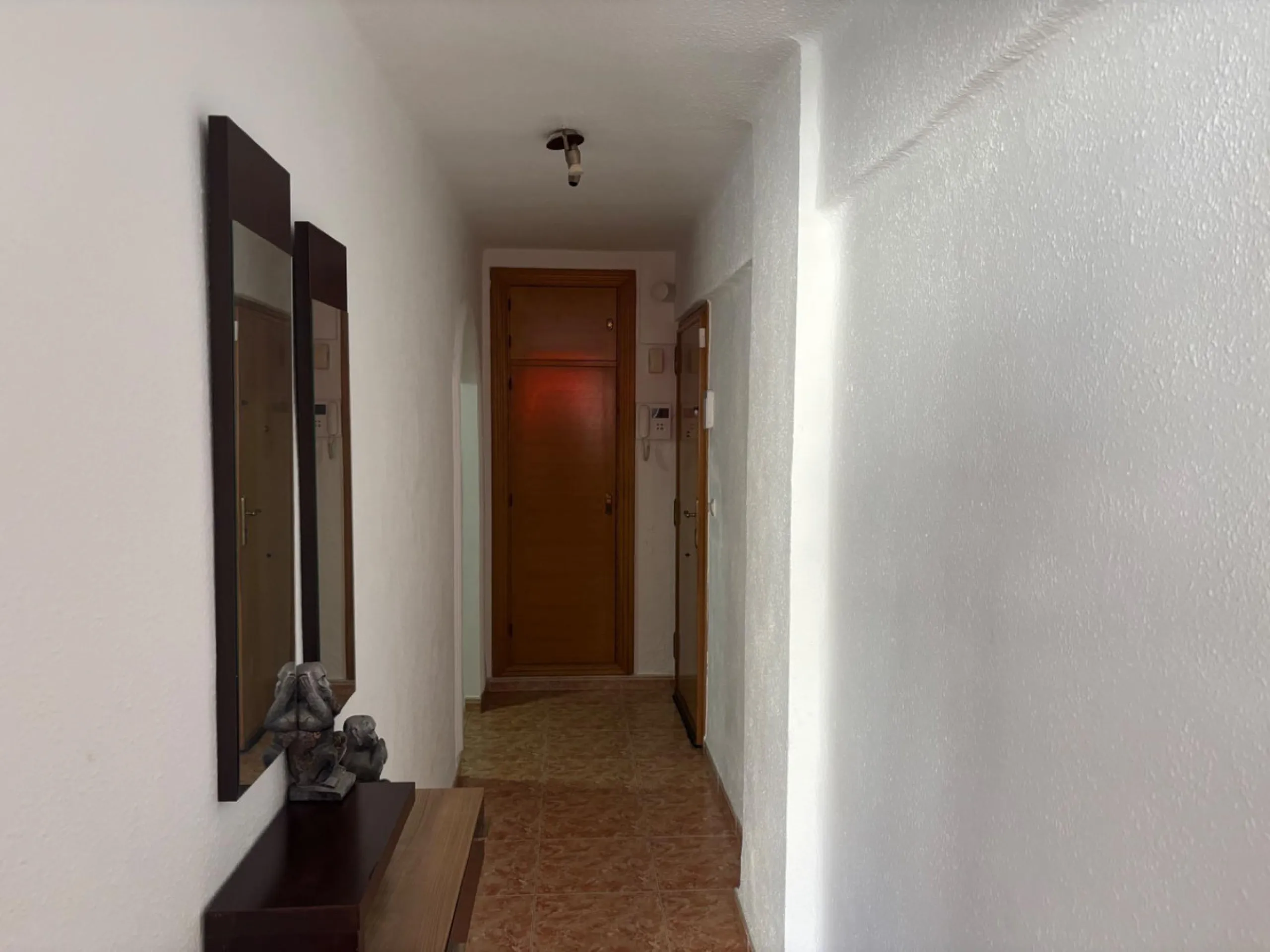 Unique opportunity by the sea! A magnificent renovated 3-bedroom apartment is for sale, located in one of the most sought-after areas due to its excellent connections and proximity to the beach. This home is ideal both as a permanent residence and as an i