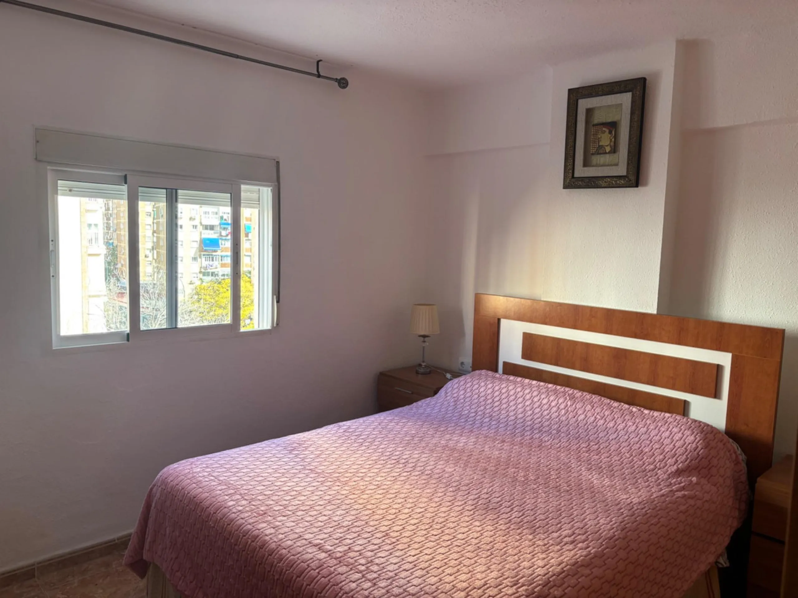 Unique opportunity by the sea! A magnificent renovated 3-bedroom apartment is for sale, located in one of the most sought-after areas due to its excellent connections and proximity to the beach. This home is ideal both as a permanent residence and as an i