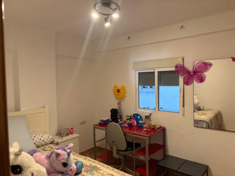 Unique opportunity by the sea! A magnificent renovated 3-bedroom apartment is for sale, located in one of the most sought-after areas due to its excellent connections and proximity to the beach. This home is ideal both as a permanent residence and as an i
