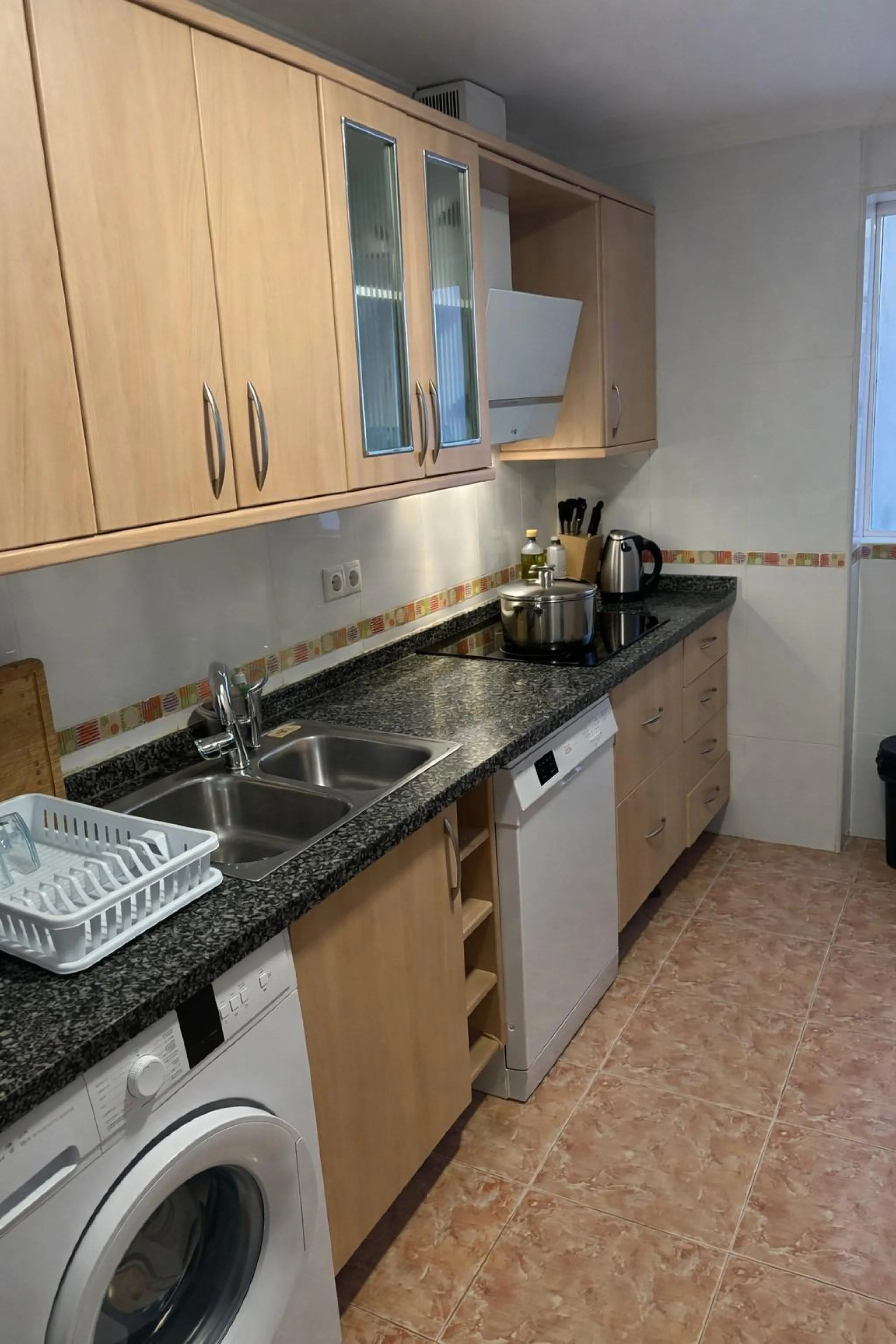 Unique opportunity by the sea! A magnificent renovated 3-bedroom apartment is for sale, located in one of the most sought-after areas due to its excellent connections and proximity to the beach. This home is ideal both as a permanent residence and as an i