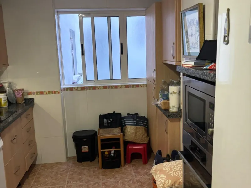 Unique opportunity by the sea! A magnificent renovated 3-bedroom apartment is for sale, located in one of the most sought-after areas due to its excellent connections and proximity to the beach. This home is ideal both as a permanent residence and as an i