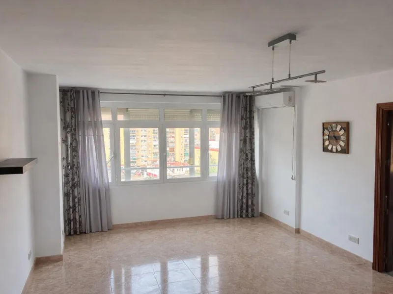 Magnificent apartment for sale in the Obispo Pedro area, a prime location just steps from La Rosaleda, ideal for both families and those seeking comfort, spaciousness, and excellent access to all services. This property stands out for its brightness and f