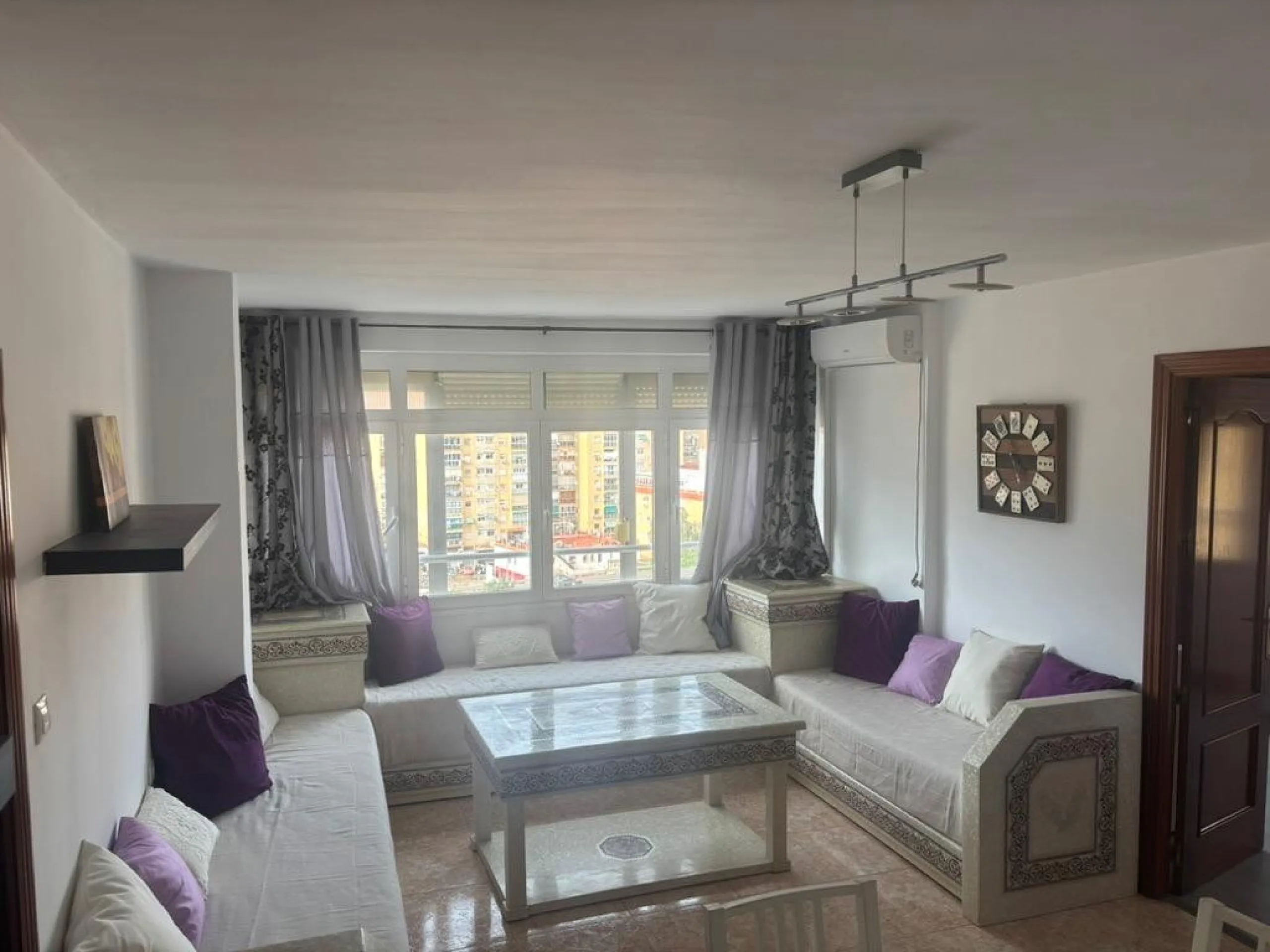 Magnificent apartment for sale in the Obispo Pedro area, a prime location just steps from La Rosaleda, ideal for both families and those seeking comfort, spaciousness, and excellent access to all services. This property stands out for its brightness and f
