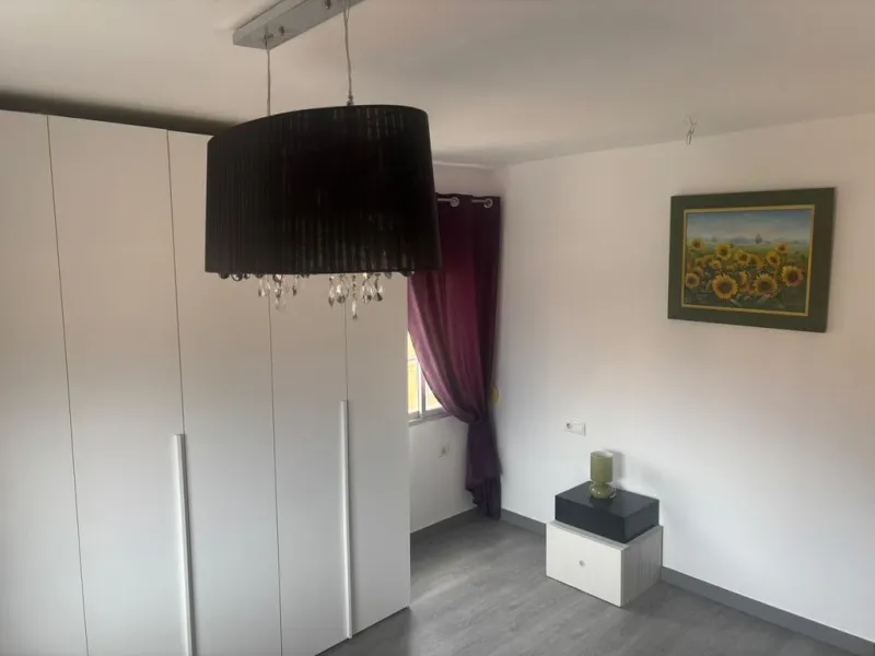 Magnificent apartment for sale in the Obispo Pedro area, a prime location just steps from La Rosaleda, ideal for both families and those seeking comfort, spaciousness, and excellent access to all services. This property stands out for its brightness and f