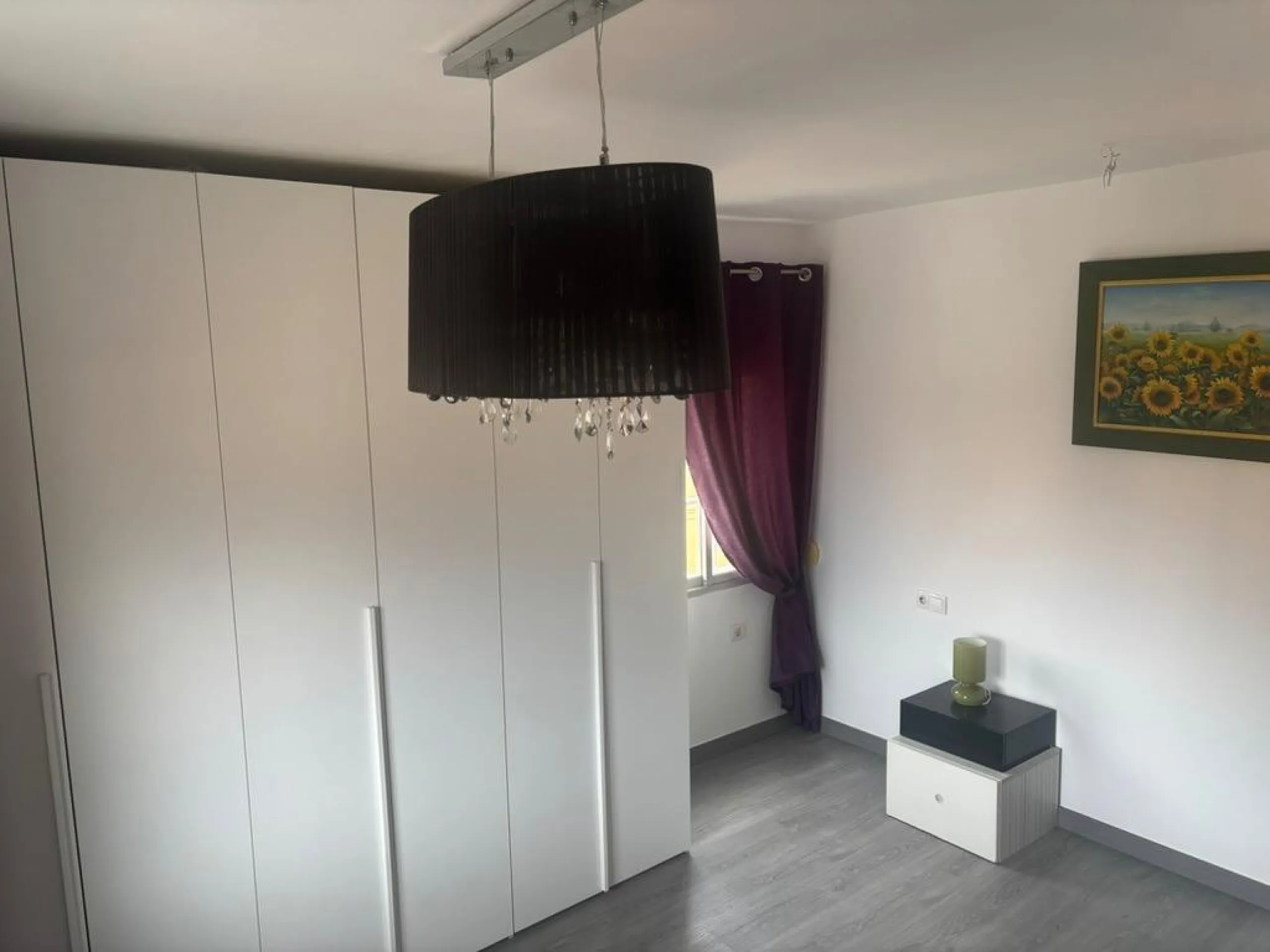 Magnificent apartment for sale in the Obispo Pedro area, a prime location just steps from La Rosaleda, ideal for both families and those seeking comfort, spaciousness, and excellent access to all services. This property stands out for its brightness and f