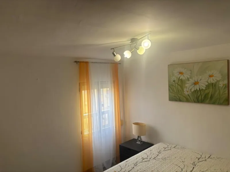 Magnificent apartment for sale in the Obispo Pedro area, a prime location just steps from La Rosaleda, ideal for both families and those seeking comfort, spaciousness, and excellent access to all services. This property stands out for its brightness and f