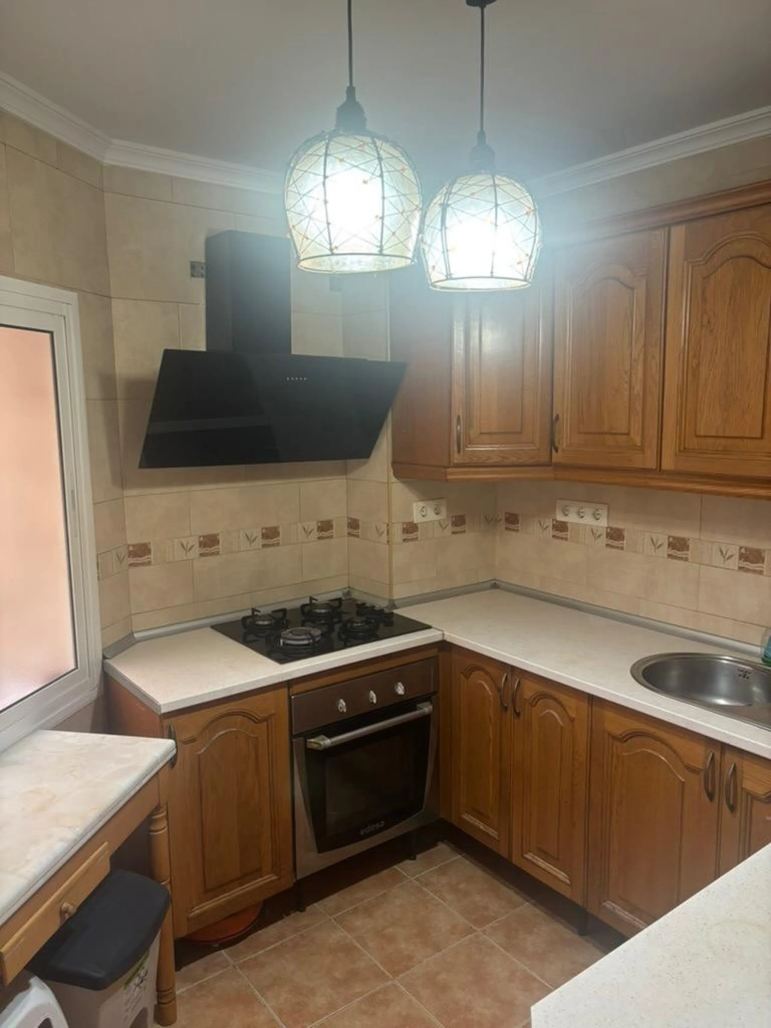 Magnificent apartment for sale in the Obispo Pedro area, a prime location just steps from La Rosaleda, ideal for both families and those seeking comfort, spaciousness, and excellent access to all services. This property stands out for its brightness and f