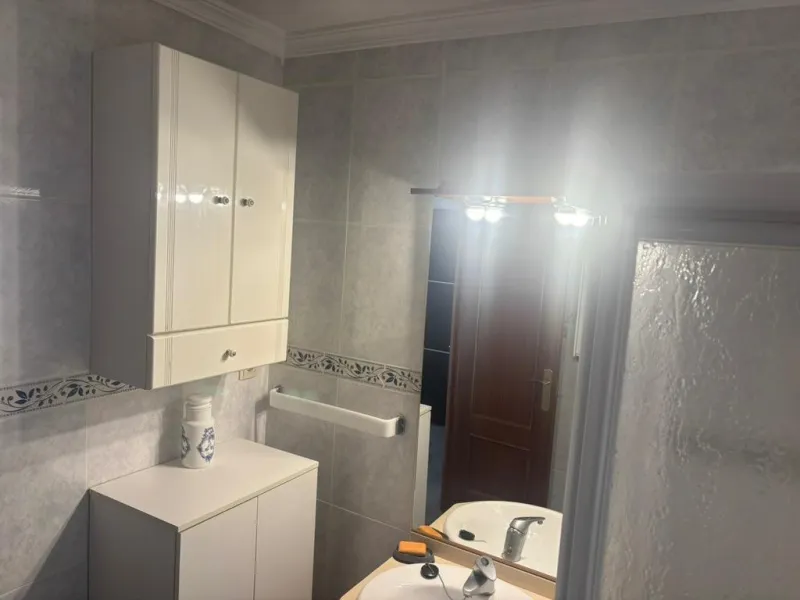 Magnificent apartment for sale in the Obispo Pedro area, a prime location just steps from La Rosaleda, ideal for both families and those seeking comfort, spaciousness, and excellent access to all services. This property stands out for its brightness and f