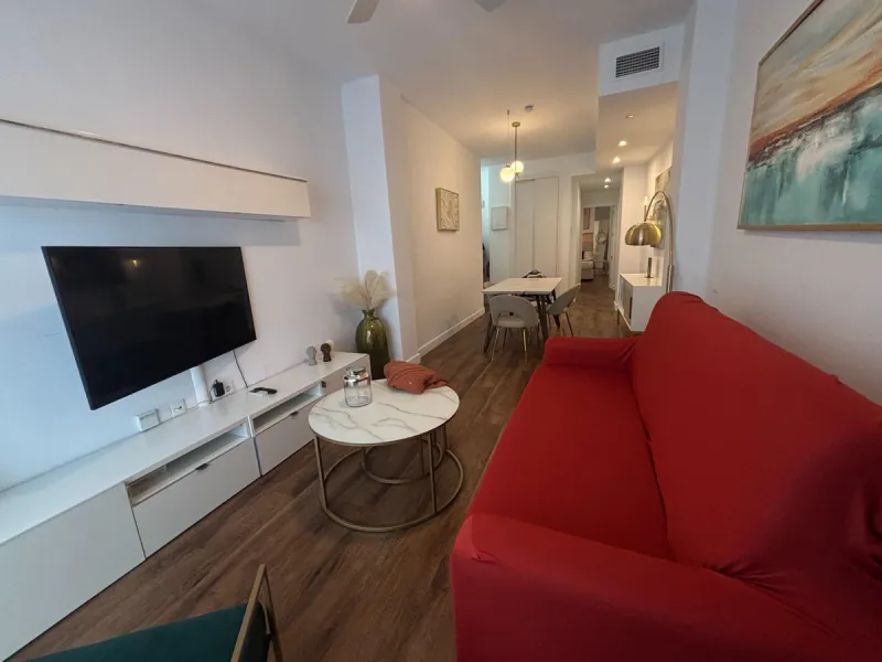 This exclusive one-bedroom apartment, located in the center of Málaga, has been fully renovated with top-quality finishes.