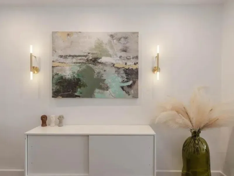 This exclusive one-bedroom apartment, located in the center of Málaga, has been fully renovated with top-quality finishes.
