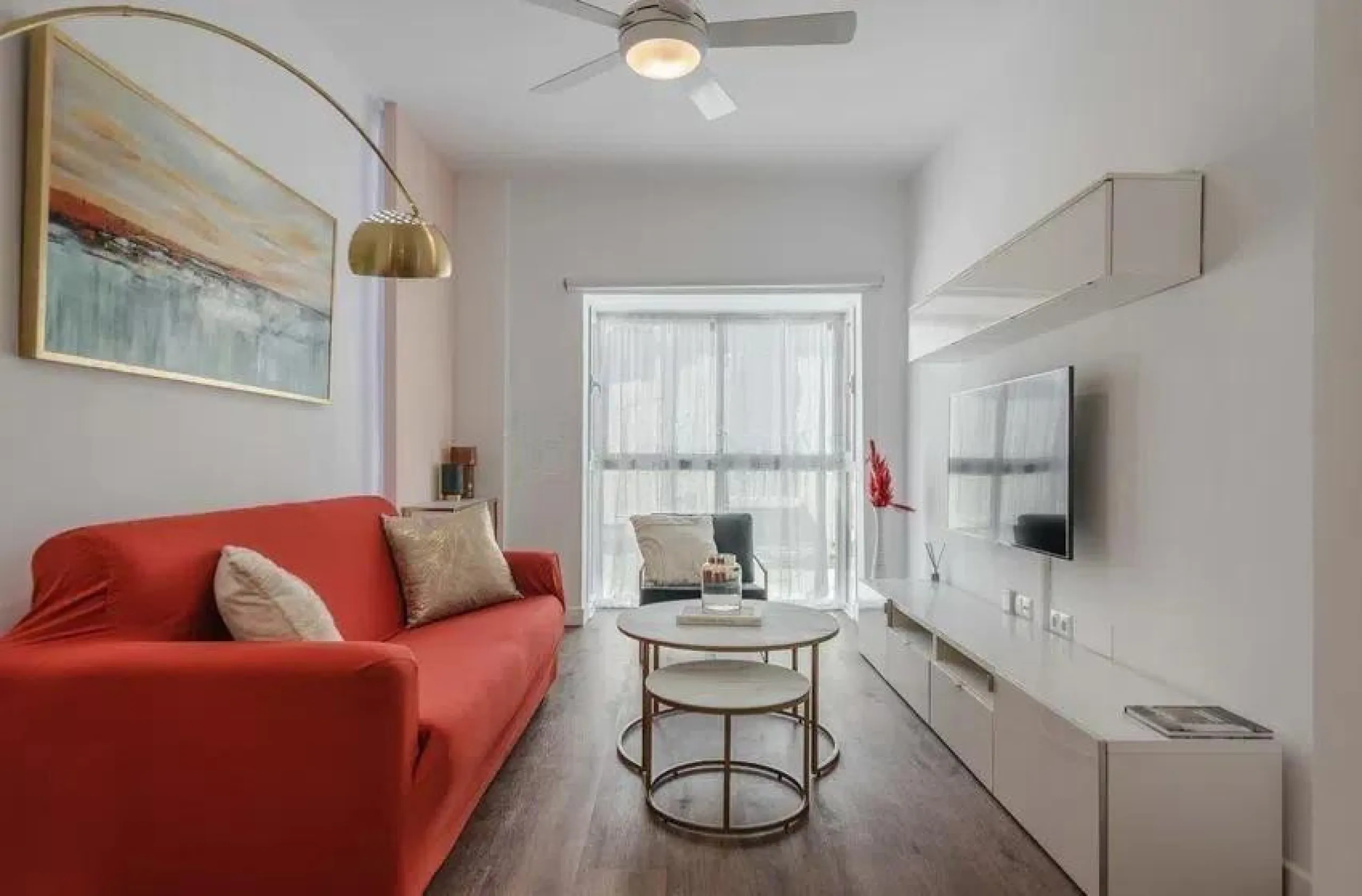 This exclusive one-bedroom apartment, located in the center of Málaga, has been fully renovated with top-quality finishes.