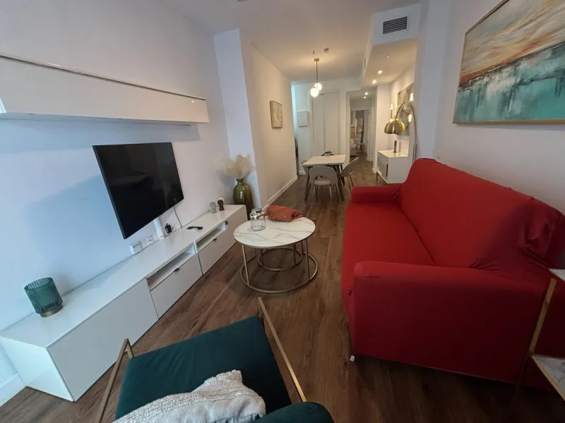 This exclusive one-bedroom apartment, located in the center of Málaga, has been fully renovated with top-quality finishes.