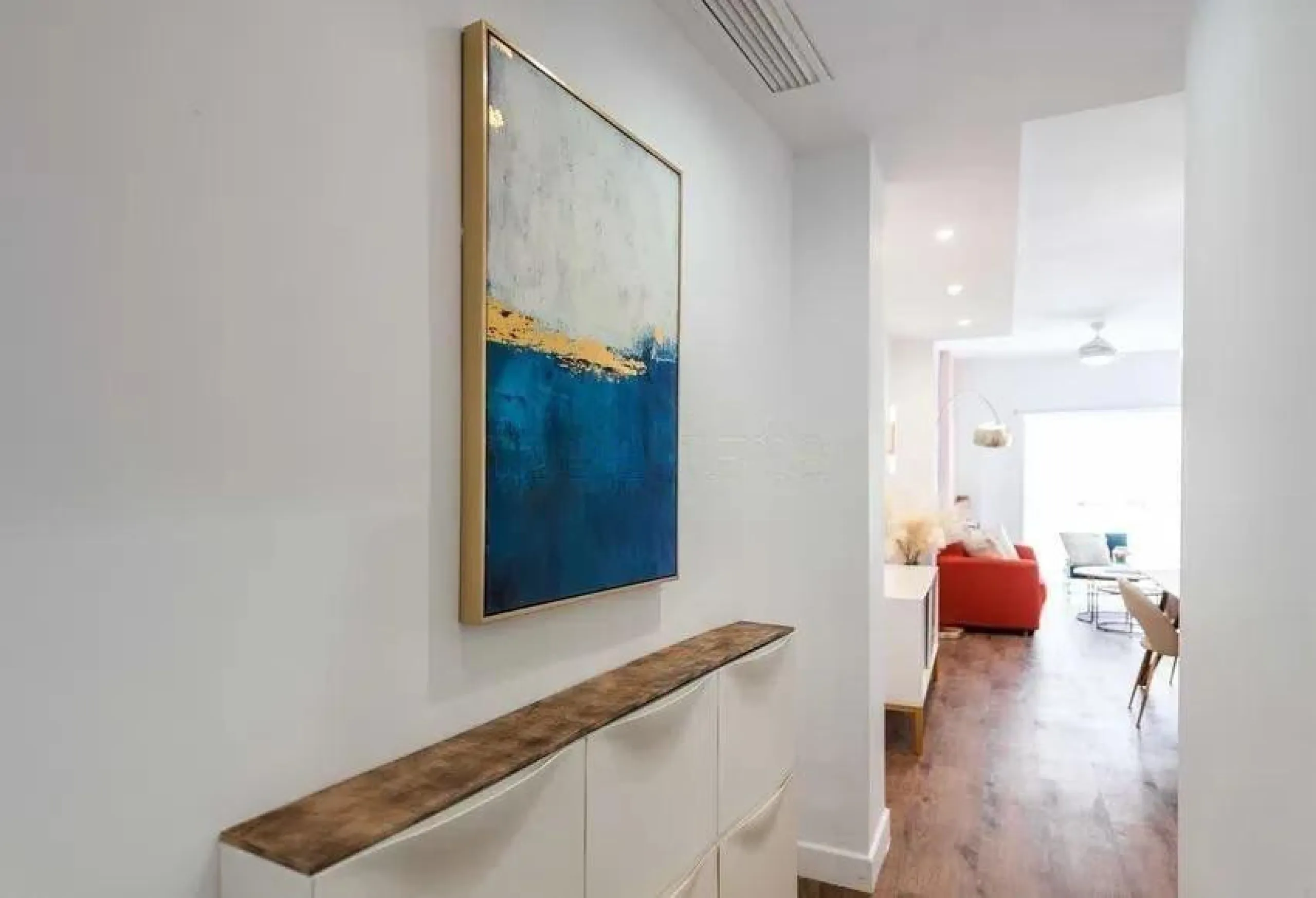 This exclusive one-bedroom apartment, located in the center of Málaga, has been fully renovated with top-quality finishes.