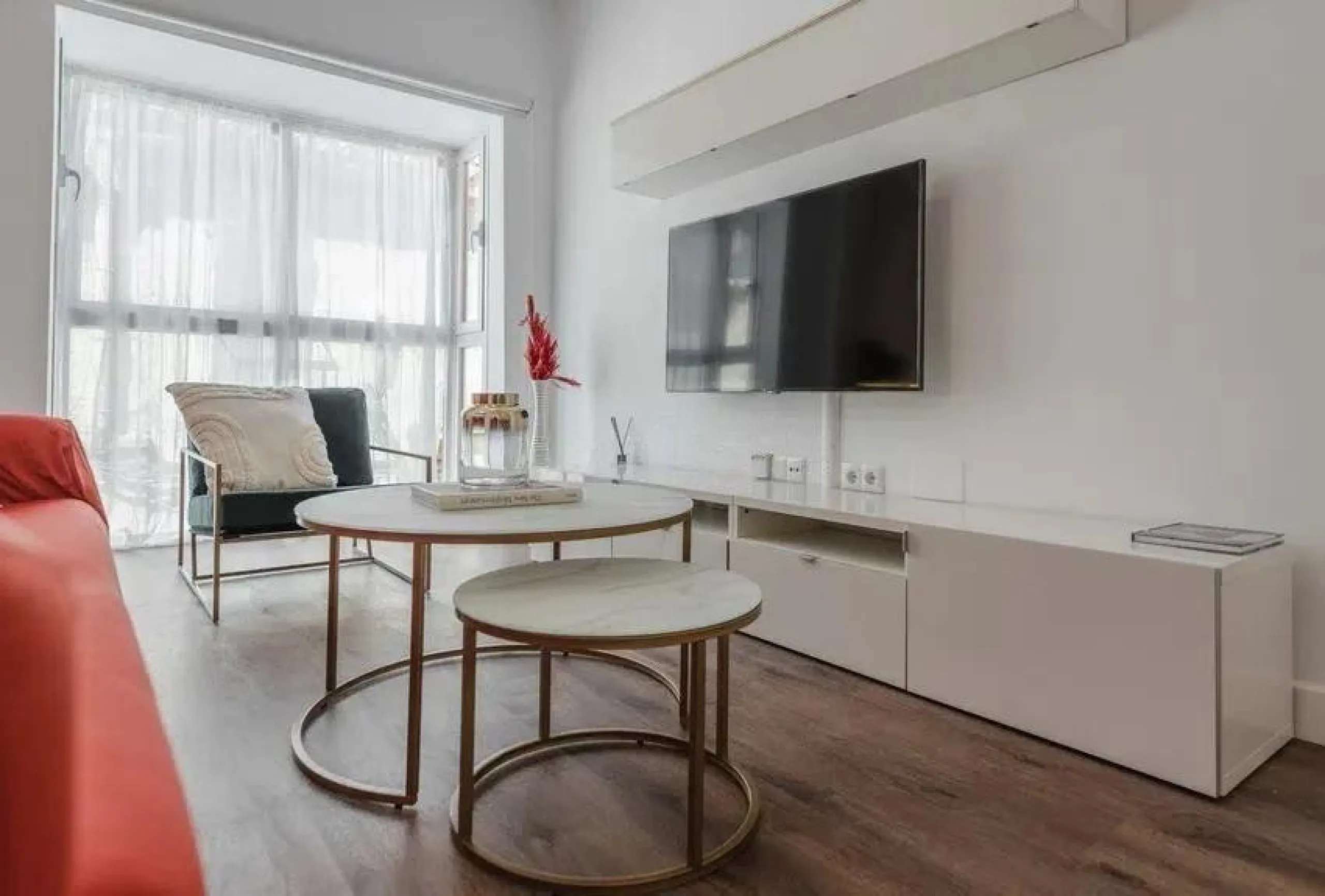 This exclusive one-bedroom apartment, located in the center of Málaga, has been fully renovated with top-quality finishes.
