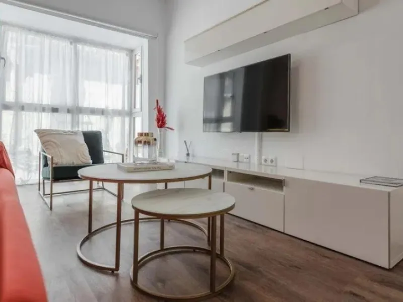 This exclusive one-bedroom apartment, located in the center of Málaga, has been fully renovated with top-quality finishes.