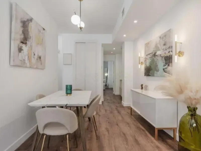 This exclusive one-bedroom apartment, located in the center of Málaga, has been fully renovated with top-quality finishes.