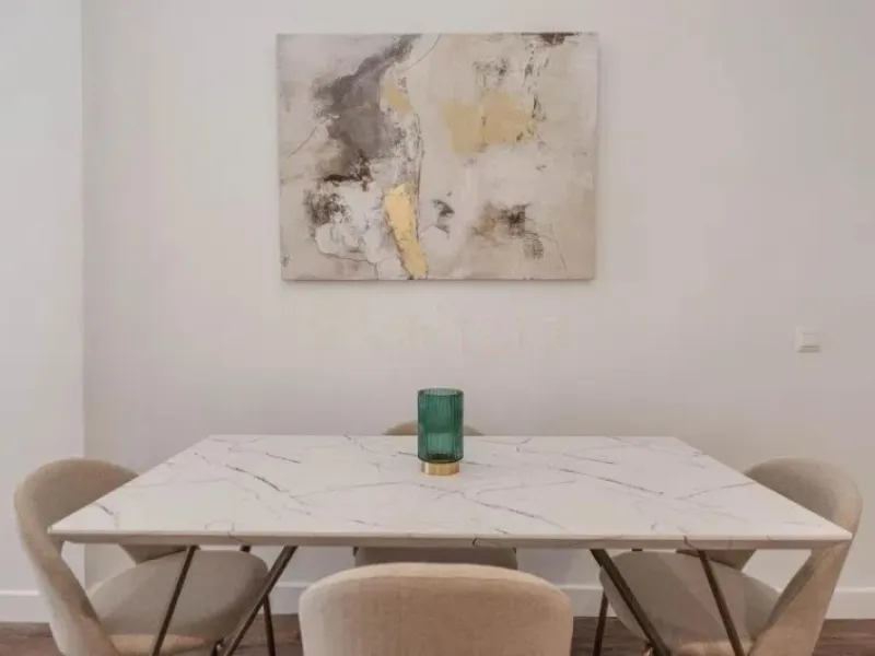 This exclusive one-bedroom apartment, located in the center of Málaga, has been fully renovated with top-quality finishes.