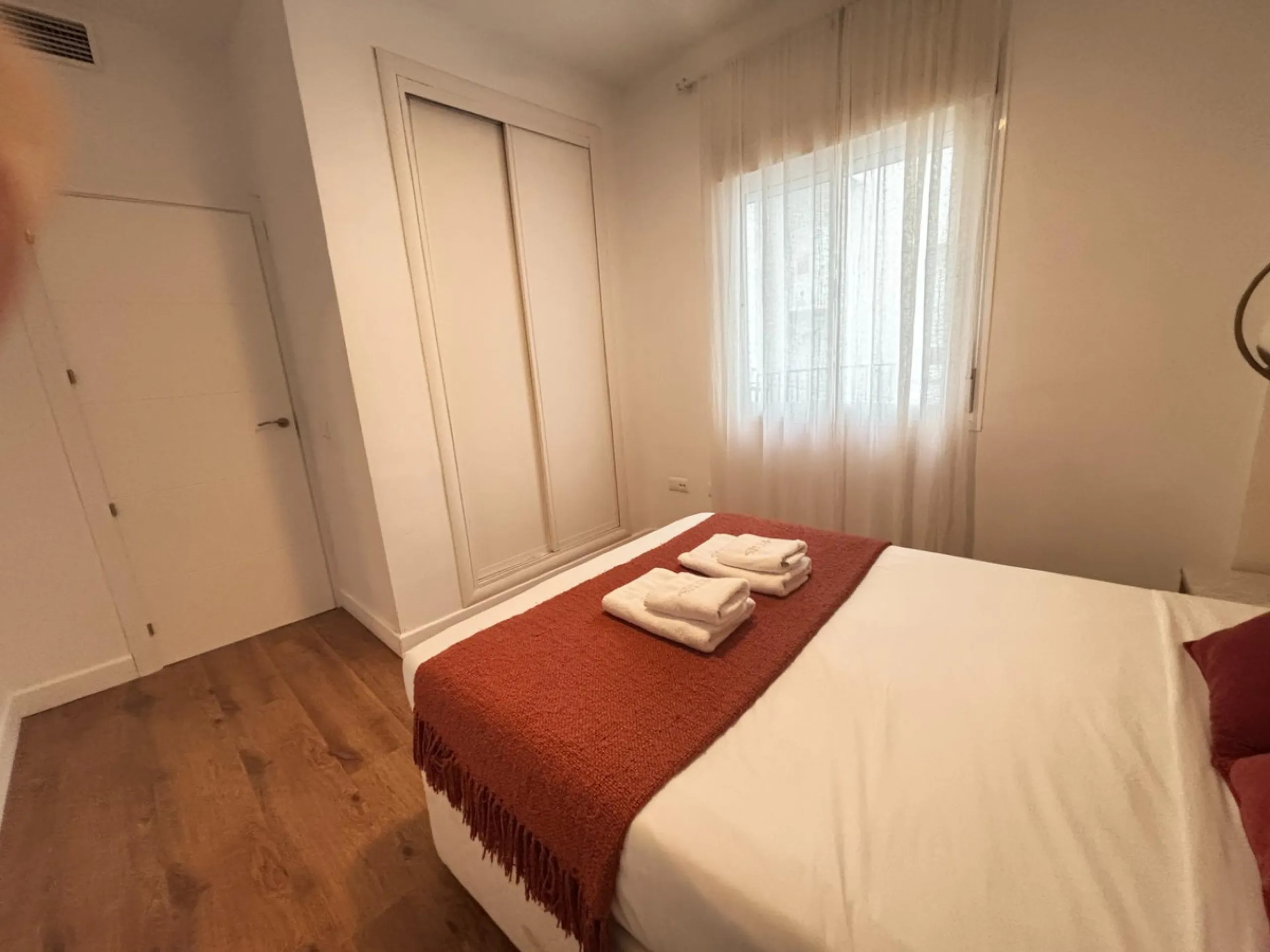 This exclusive one-bedroom apartment, located in the center of Málaga, has been fully renovated with top-quality finishes.