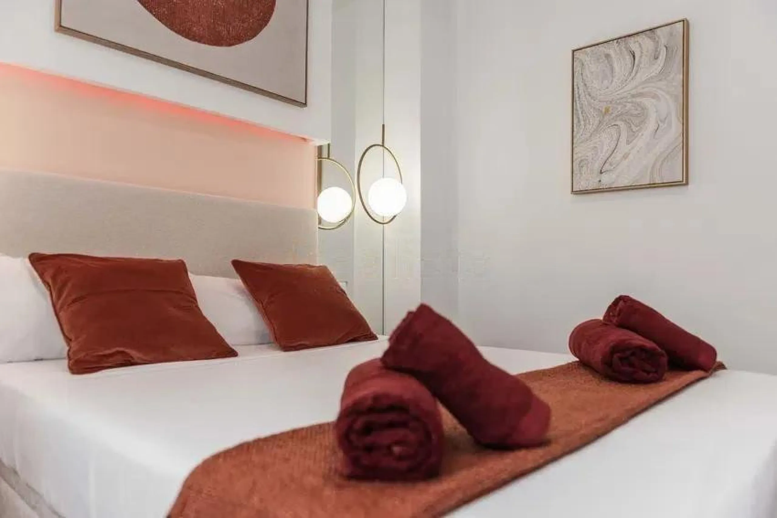 This exclusive one-bedroom apartment, located in the center of Málaga, has been fully renovated with top-quality finishes.