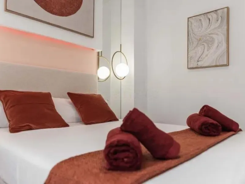 This exclusive one-bedroom apartment, located in the center of Málaga, has been fully renovated with top-quality finishes.