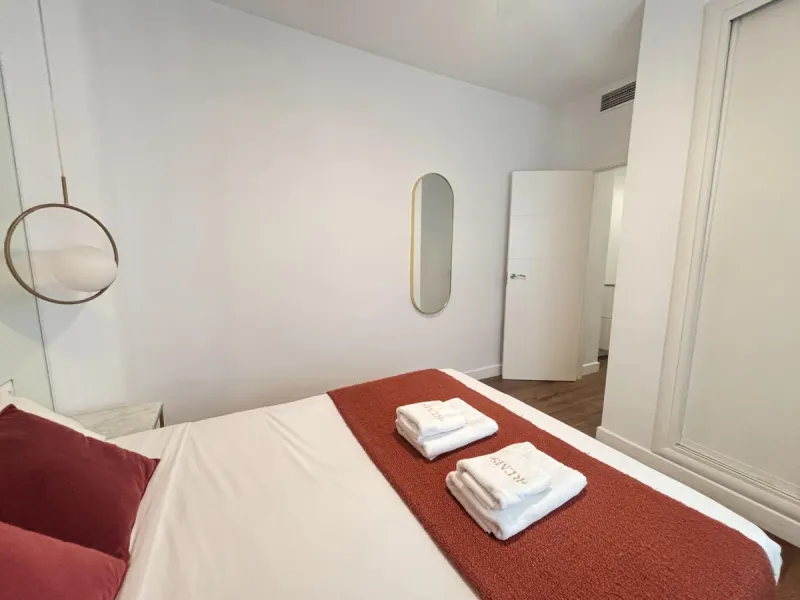 This exclusive one-bedroom apartment, located in the center of Málaga, has been fully renovated with top-quality finishes.